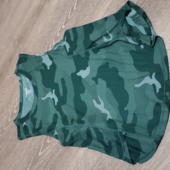 Tops - Picture 3 of 4